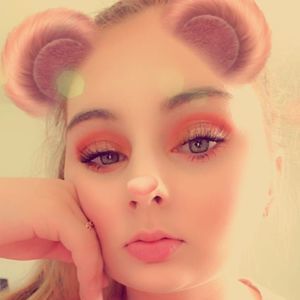 Meet your Posher, Caitlin